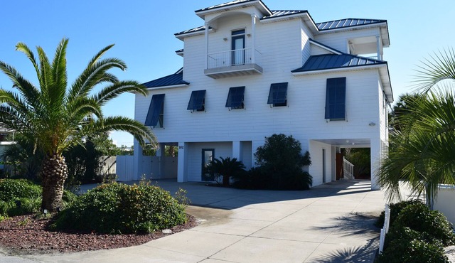 Beautiful 'Bella Blue' Heated Pool, Elevator & Best Location in Pensacola Beach