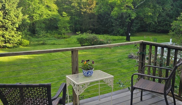 Beautuful, private studio apartment with access to hiking trails, kayaks, bikes. in Old Lyme