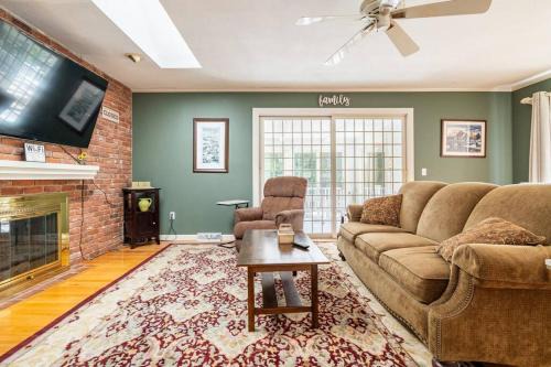 Berkshire Vacation Home in Lee - Pool is Open! in Lee