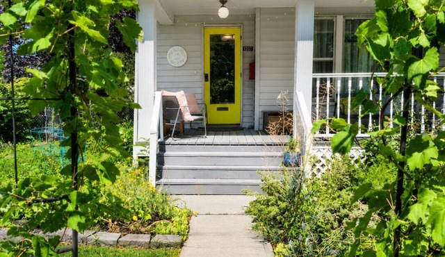 Billiken Inn, Private Loft 2nd floor Loft in 2 Story Victorian in Spokane