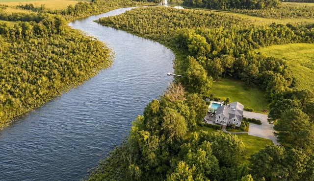 Blackwater Bend - Waterfront Farm w/Pool & Dock - Sleeps 10 in Cambridge