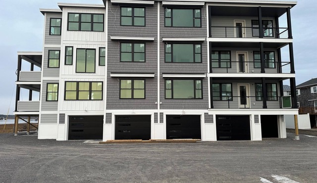 Brand New! Enjoyable 5-bedroom house with AC in Wells Beach in Wells