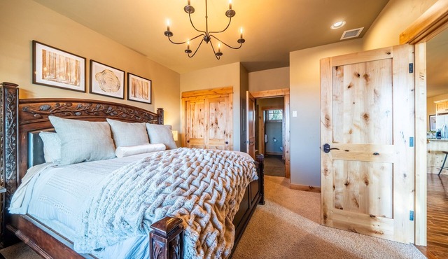 Brasada Ranch Cabin 15 | 2 King Suites | Hot Tub in Powell Butte