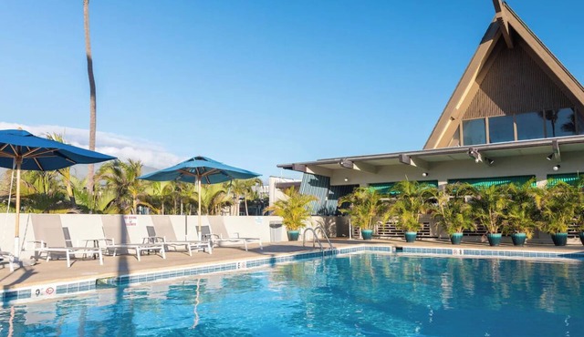 Breathtaking Beach Retreat Perfect for Romantic Couple Stay | Outdoor Pool in Kahului