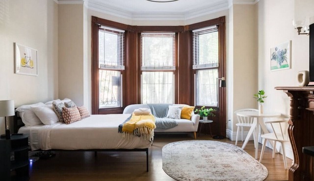 Bright Back Bay Studio in Boston