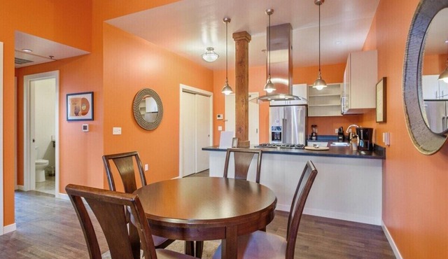 Bright & Bold 2BR/2BA w/Vaulted Ceilings + Laundry in Portland