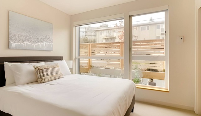 Bright & Clean 3br Queen Anne Townhouse | Sophari in Seattle