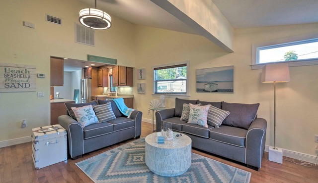 Bright Sarasota Bungalow - 5 Mi to Siesta Beach! in Sarasota