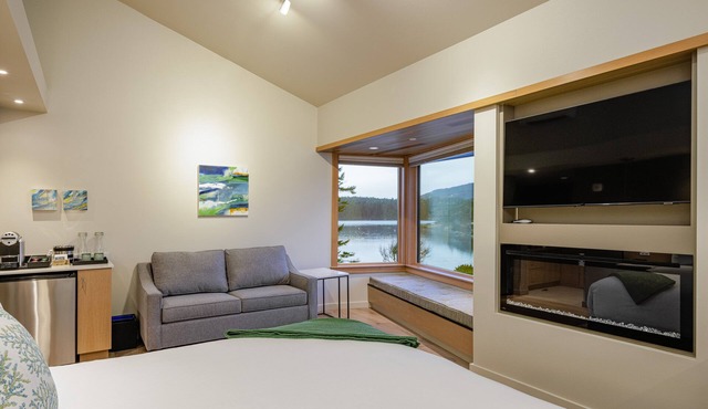 Canoe - Warm and Cozy with View in Eastsound