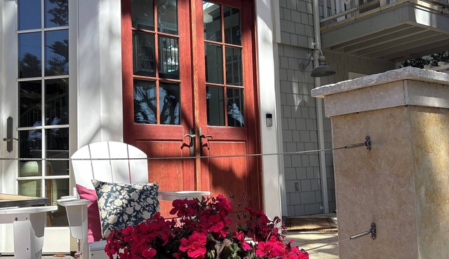 Carmel, Steps from Beach! in Carmel-by-the-Sea