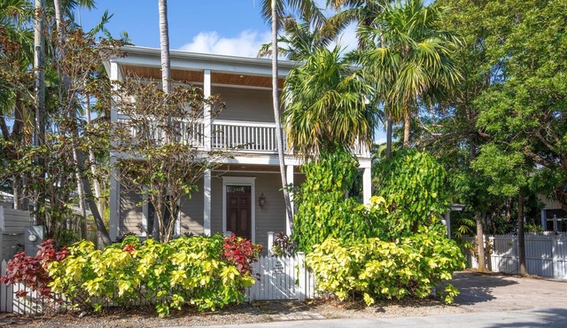 CEASAR'S PARADISE - A MODERN LUXURY RETREAT W/4+ Bedrooms/5.5 Baths in Key West