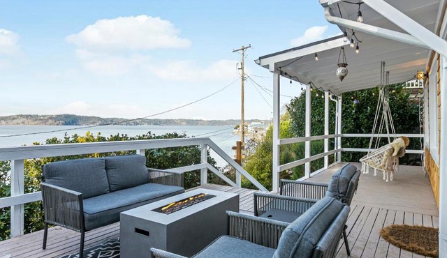 'Cedar & Sage' Waterfront Cottage on Puget Sound in Browns Point