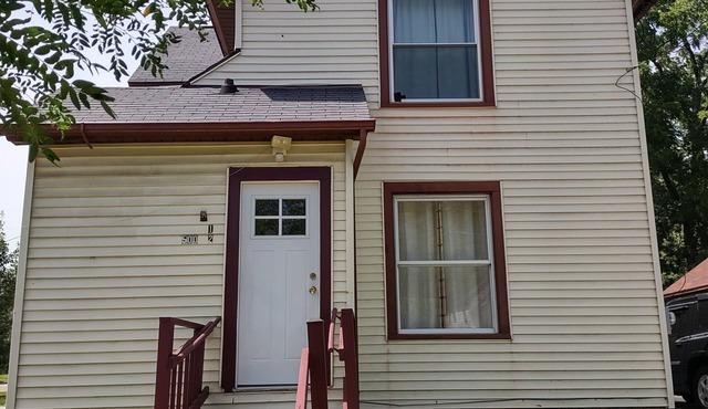 Charming 1-bedroom apartment with AC in lively Lansing in Lansing