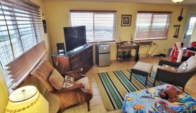 Charming 2-bedroom cottage in Ocean View with WiFi access!