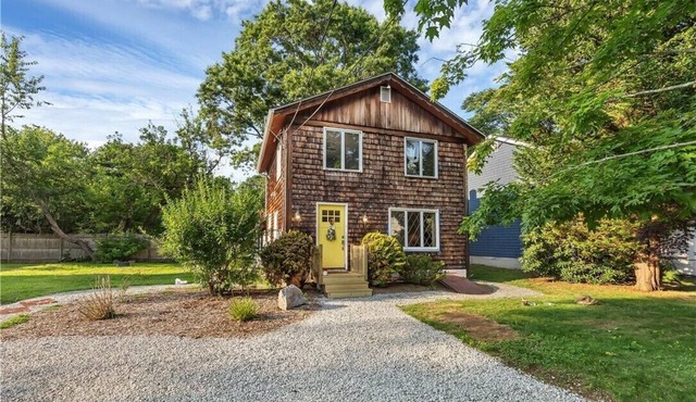 Charming 3-bedroom house in beautiful Barrington with AC in Barrington