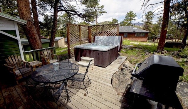 Charming cabin, next to National Park in Estes Park