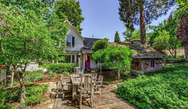 🌻 Charming Cottage On Peaceful 5 Acres in the Mountains in Central Point
