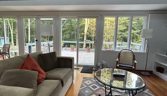 Charming country retreat. Minutes away from the beach! A perfect getaway! in Clinton