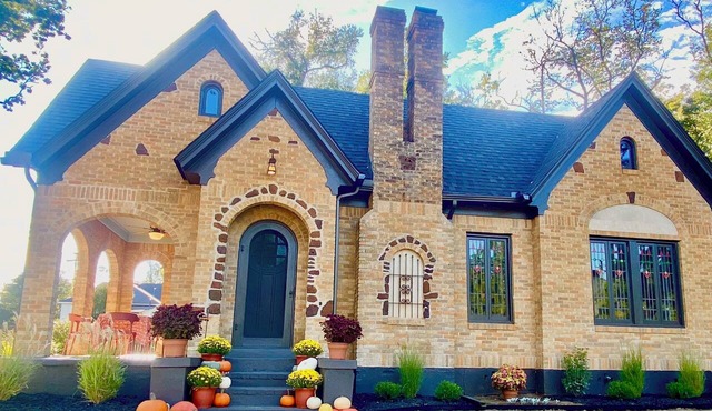 Charming Historic Tudor in Palestine