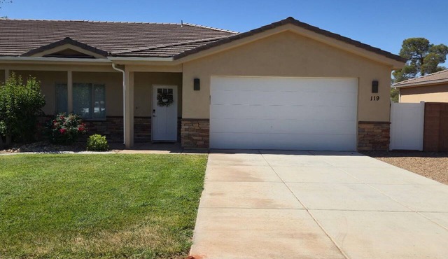 Charming Ivins Retreat - Beautiful 3BR Home In Heart of Southern Utah in Ivins
