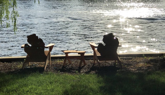 Charming Lakefront Private Suite in Caledonia