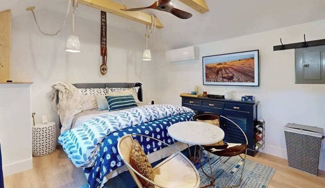 Charming studio with amazing location near town & beach in Oak Bluffs