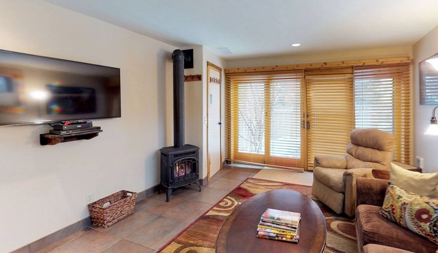 Charming townhome with Mt. Baldy views - near River Run ski lifts & trails in Ketchum