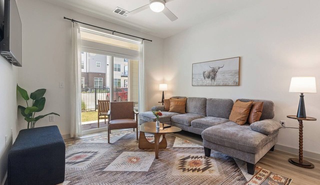 Chic Ground Level 1BR 1BA | Luxe Living in San Marcos