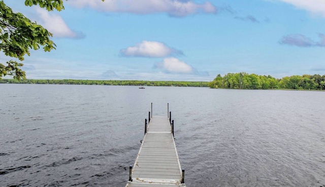 China Lake, Dog Friendly, Lots of space for family gatherings in China