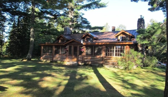 Classic Lodge on Private Lake in Republic Township