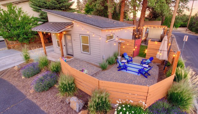 Close, Cute, and Clean! - Hot Tub/Firepit/Bikes/Floats in Bend