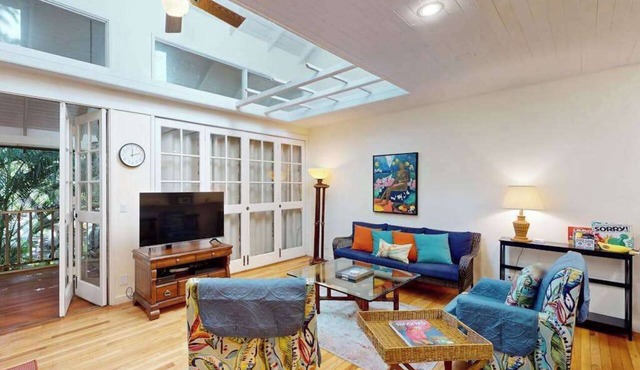 Colorful Molokai Condo by the Beach with W/D, Lanai & Pool