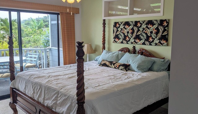 Comfortable and spacious one bedroom Ohana unit with Cal King Bed, pool access.