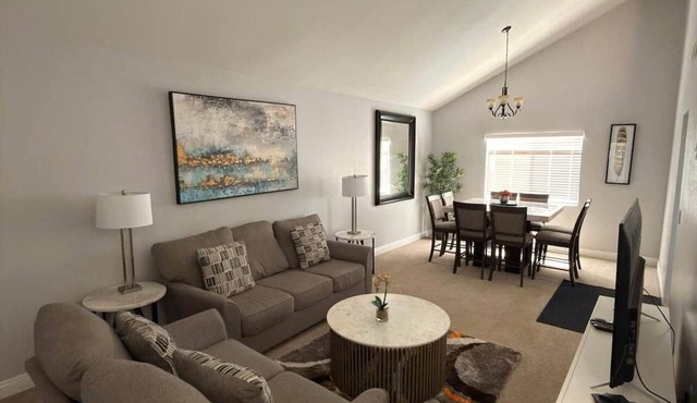 Comfortable VILLA ROSA, nice pool, close to The Strip in Las Vegas