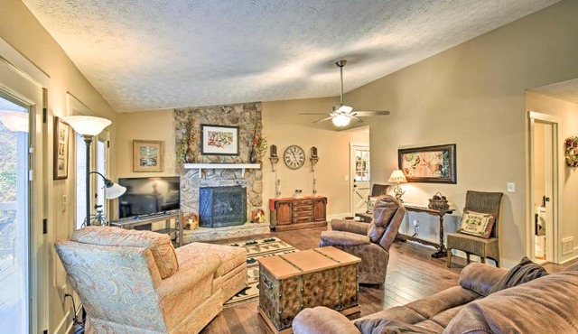 Comfy Jasper Getaway w/Community Amenities! in Jasper