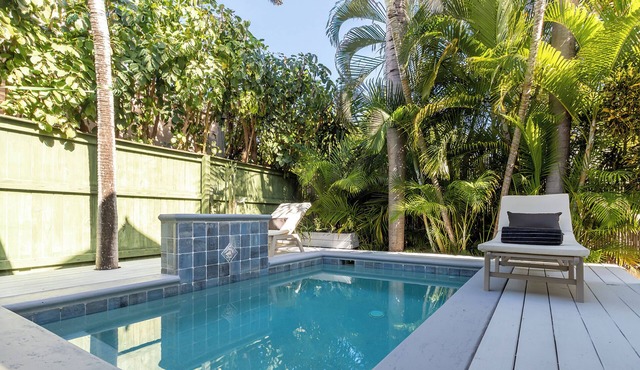 Conch Republic Retreat - Located in The Meadows in Key West