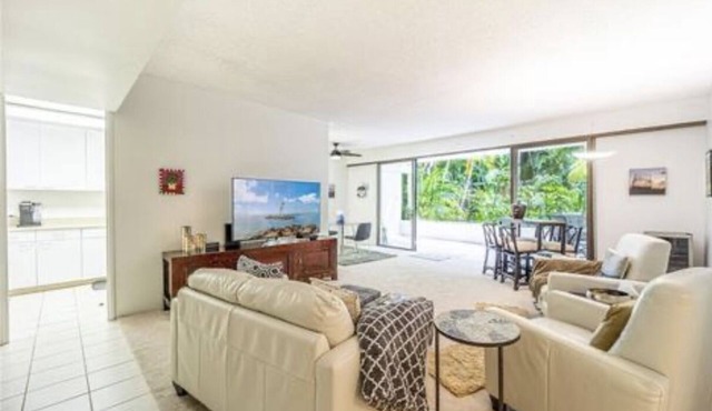 Condo on the Beach (Kahala) 1 bedroom "March & April" *Special Rates* in Honolulu