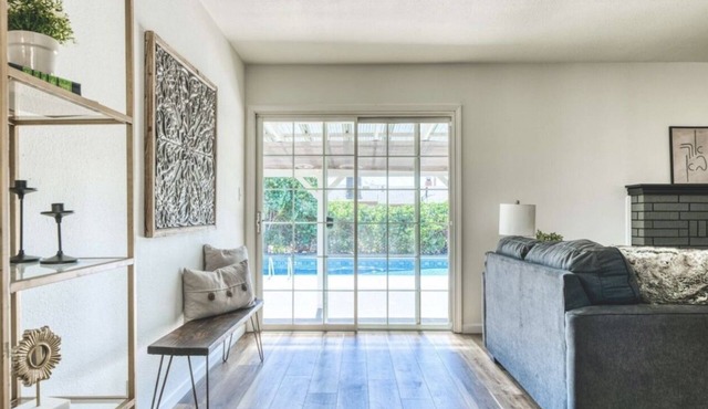 Convenient Getaway close to it All! in Redding