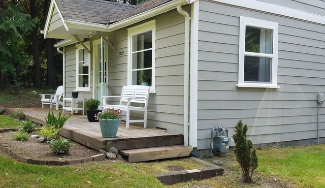 Country Cottage Cuteness! in Olympia