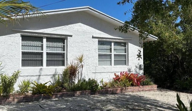Cozy 2 Bedroom 1 Bath Canal Front Home On Ramrod Key in Ramrod Key