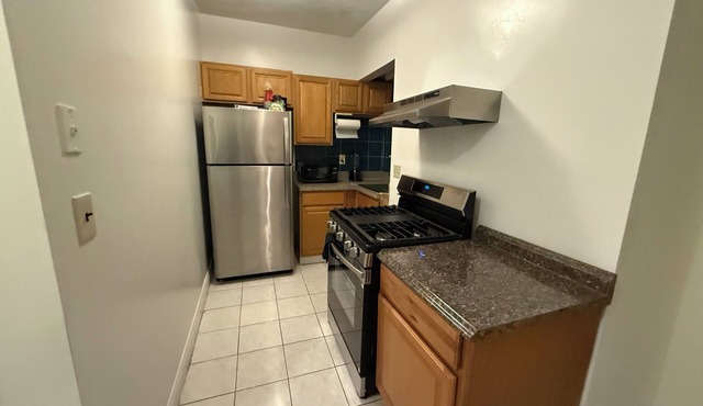 Cozy 2-bedroom condo with AC, WiFi in brilliant Boston/Allston & Private Parking in Boston