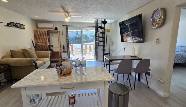 Cozy 2BR Retreat | King Bed | Private Deck | AC in Auburn