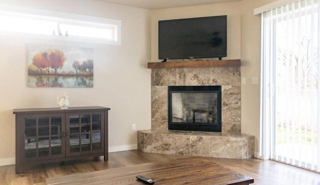 Cozy 4 Bedroom Home / Dual Masters / Living Rooms in Wine Country! in Prosser