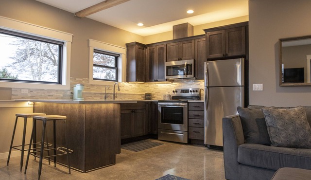 Cozy Flat- WORLD CUP READY! FEW DATES AVAILABLE! Water taxi from Stadium. in Seattle
