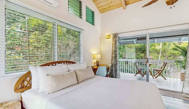 Cozy Kona Ohana Studio with Lanai, Ocean Views, Gazebo & Firepit