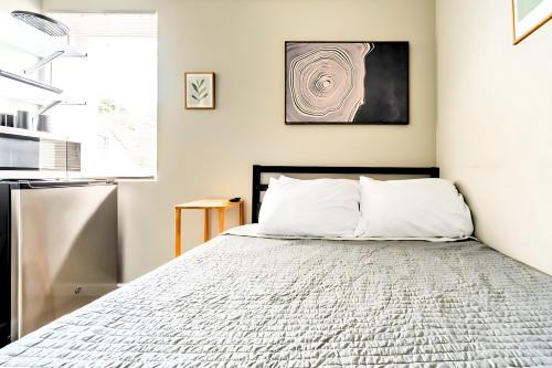 Cozy Micro Suite Unit 3 Sleeps 2 Minutes to Downtown in Tacoma