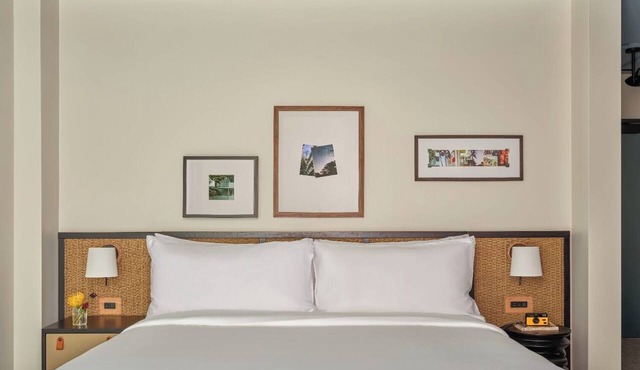 Cozy Queen Room, Ideal Waikiki Stay - Romer House, Near Beaches