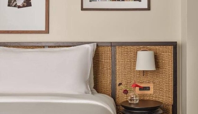 Cozy Room Steps Away from Waikiki Beach | Pool