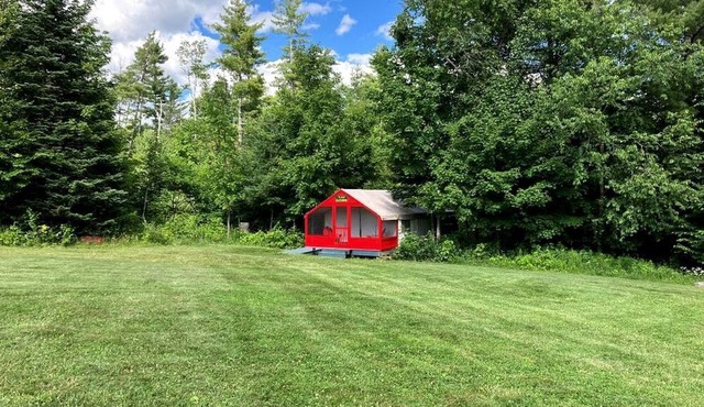 Cozy Tented Cabin Rental near the Hudson River in Upstate New York in North River
