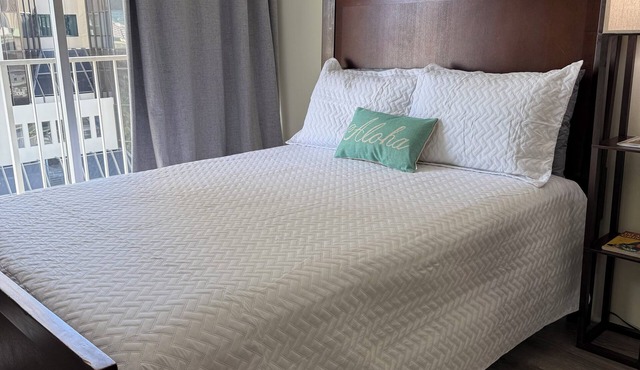 Cozy Waikiki Apt with FREE parking sleeps 4